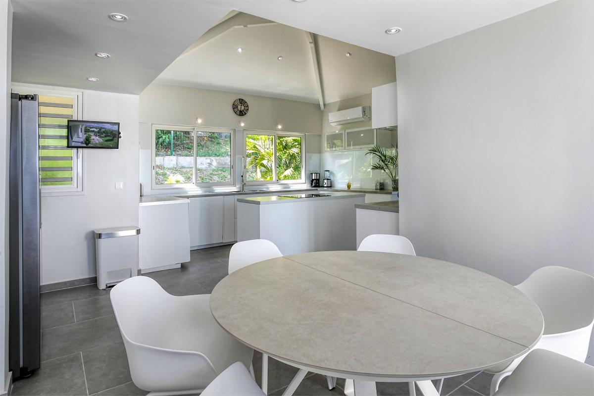 Luxurious Villa St Martin - Kitchen table